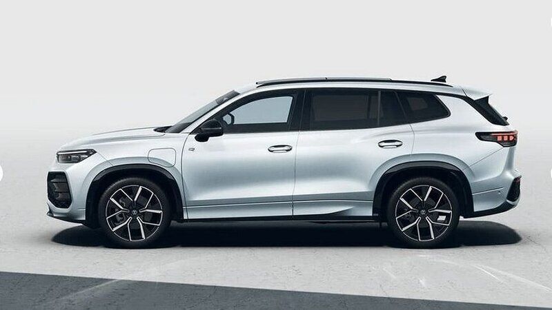 Silver Ny 2025 VW Tayron R-line SUV | 701 400 kr (Marknadspris) - Bild 1/1