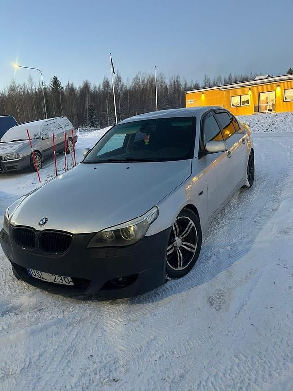 Begagnad 2004 BMW 520 Sedan | 25 000 kr (Marknadspris) - Bild 1/4