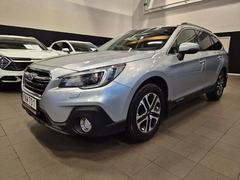 Silver Begagnad 2018 Subaru Outback Active SUV | 194 900 kr (Marknadspris) - Bild 1/4