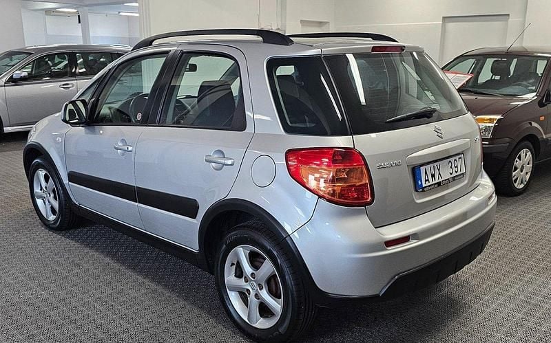 Begagnad Suzuki SX4 108 HK (79 kW) 2006 Silver Halvkombi