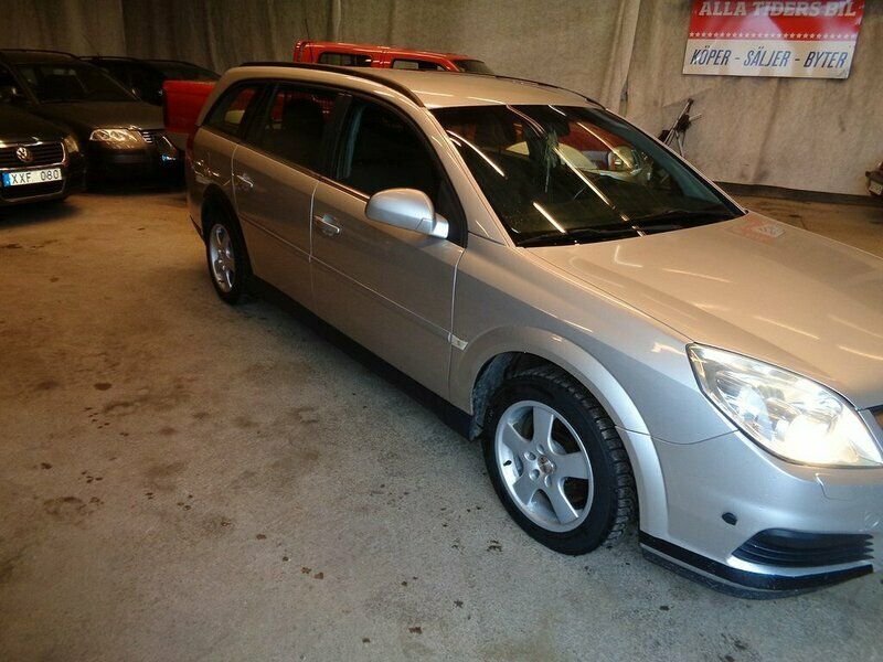Begagnad Opel Vectra Enjoy 176 HK (129 kW) 2006 Grå Kombi
