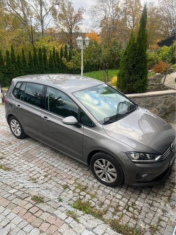 Grå Begagnad 2015 VW Golf VII Halvkombi | 120 000 kr (Bra pris) - Bild 1/4