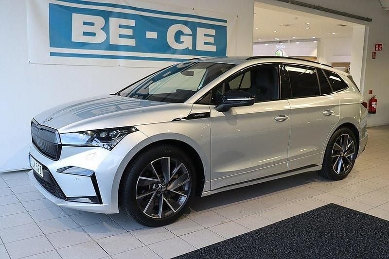 Silver Begagnad 2022 Skoda Enyaq iV SportLine SUV | 369 900 kr (Bra pris) - Bild 1/4