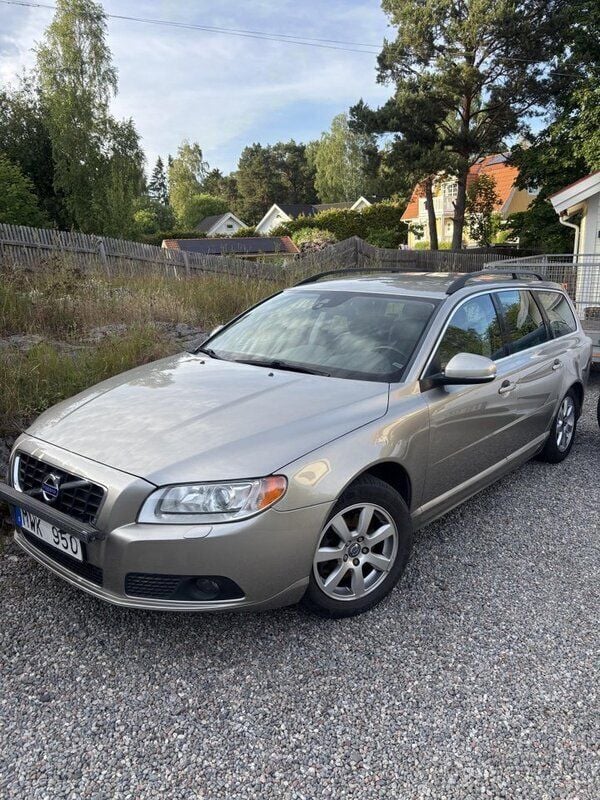 Brun Begagnad 2013 Volvo V70 Momentum Kombi | 95 000 kr (Bra pris) - Bild 1/4