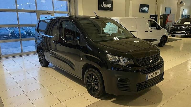 Svart Begagnad 2020 Peugeot Partner Minibuss | 189 900 kr (Lite dyr) - Bild 1/4