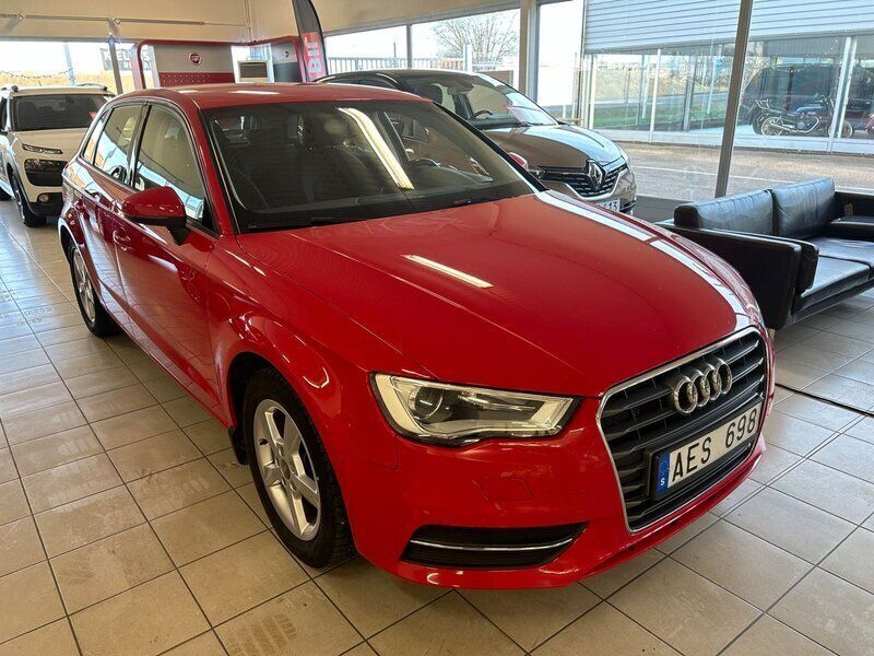 Röd Begagnad 2013 Audi A3 Sportback Attraction Halvkombi | 138 000 kr (Dyr) - Bild 1/4