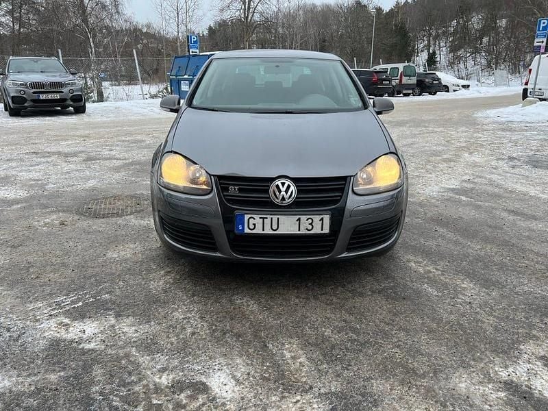 Begagnad VW Golf VI 140 HK (102 kW) 2008 Halvkombi