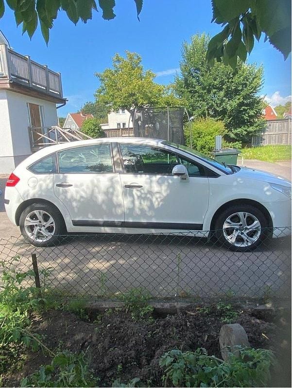 Vit Begagnad 2005 Citroën C4 Halvkombi | 14 500 kr (Bra pris) - Bild 1/4