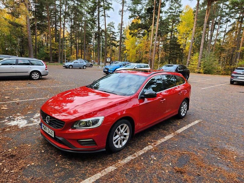 Röd Begagnad 2014 Volvo V60 R-Design Kombi | 140 000 kr (Dyr) - Bild 1/4
