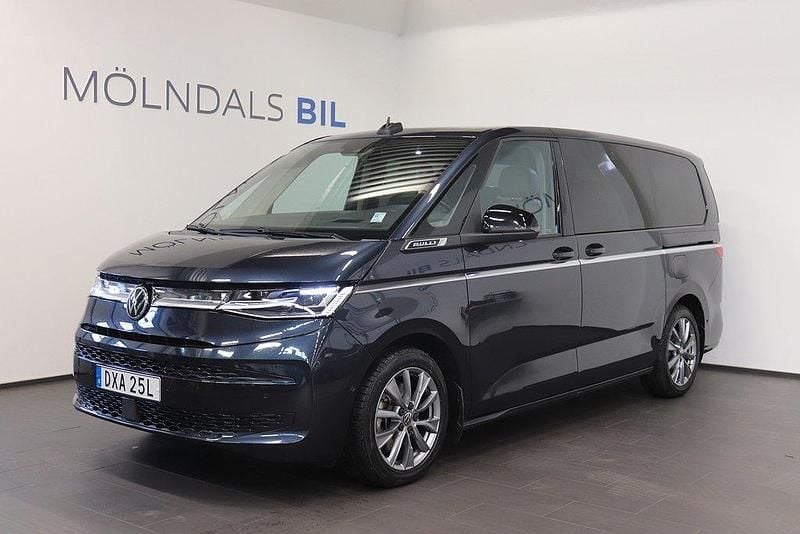 Blå Begagnad 2022 VW Multivan Style Van | 529 900 kr - Bild 1/4