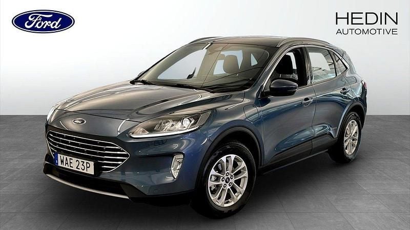 Blå (blue) Begagnad 2023 Ford Kuga Titanium SUV | 259 900 kr (Marknadspris) - Bild 1/4