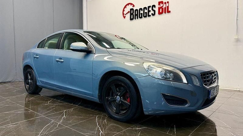 Ljusblå Begagnad 2010 Volvo S60 Summum Sedan | 79 800 kr (Bra pris) - Bild 1/4