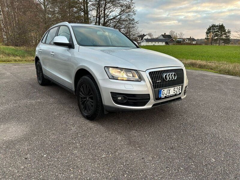 Silver Begagnad 2011 Audi Q5 SUV | 104 900 kr (Marknadspris) - Bild 1/4