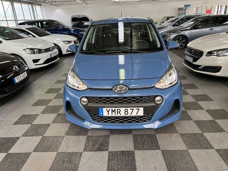 Begagnad Hyundai i10 Comfort 67 HK (49 kW) 2017 Ljusblå Halvkombi