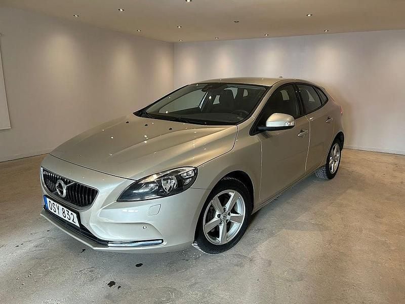 Begagnad Volvo V40 Kinetic 120 HK (88 kW) 2017 Brun Halvkombi