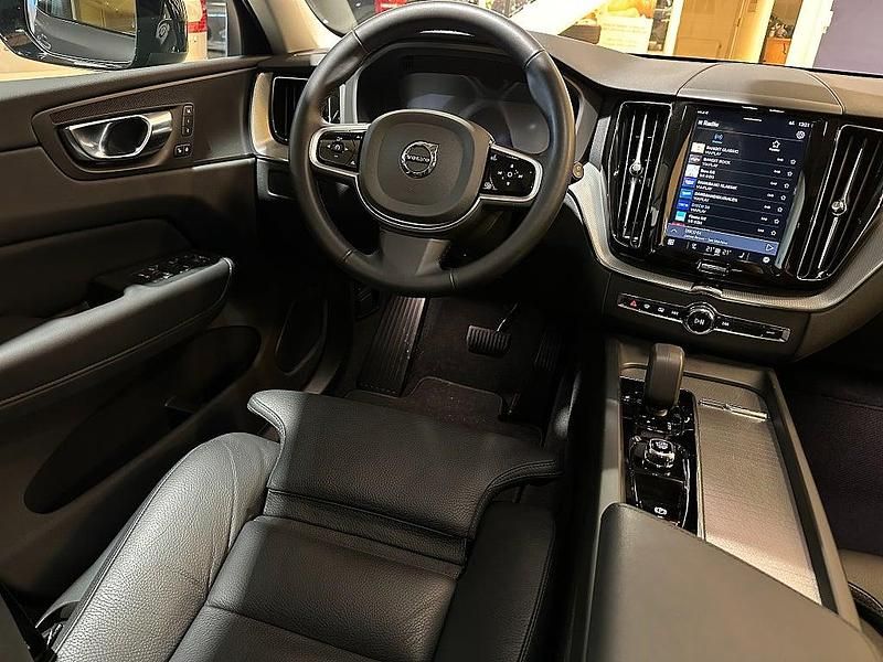 Begagnad Volvo XC60 Plus 350 HK (257 kW) 2024 Grå SUV