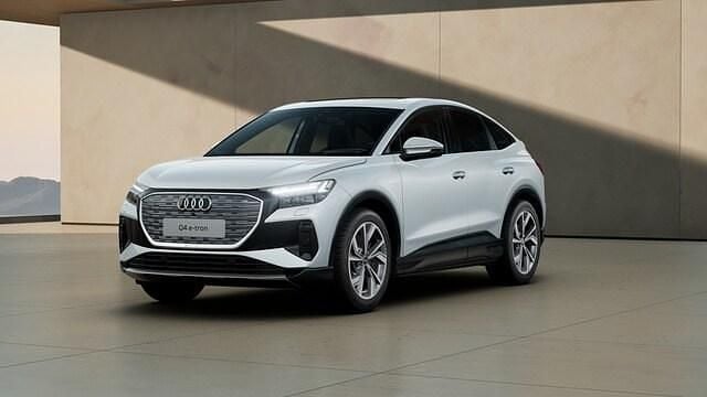 Vit Begagnad 2024 Audi Q4 Sportback e-tron Advanced Plus SUV | 589 000 kr (Marknadspris) - Bild 1/4