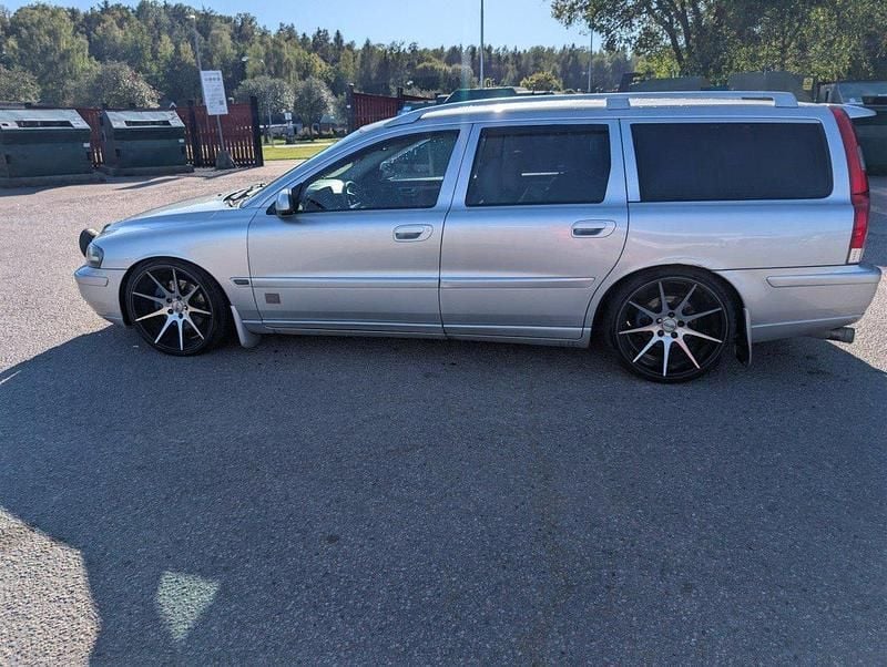 Grå Begagnad 2002 Volvo V70 Kombi | 40 000 kr - Bild 1/4