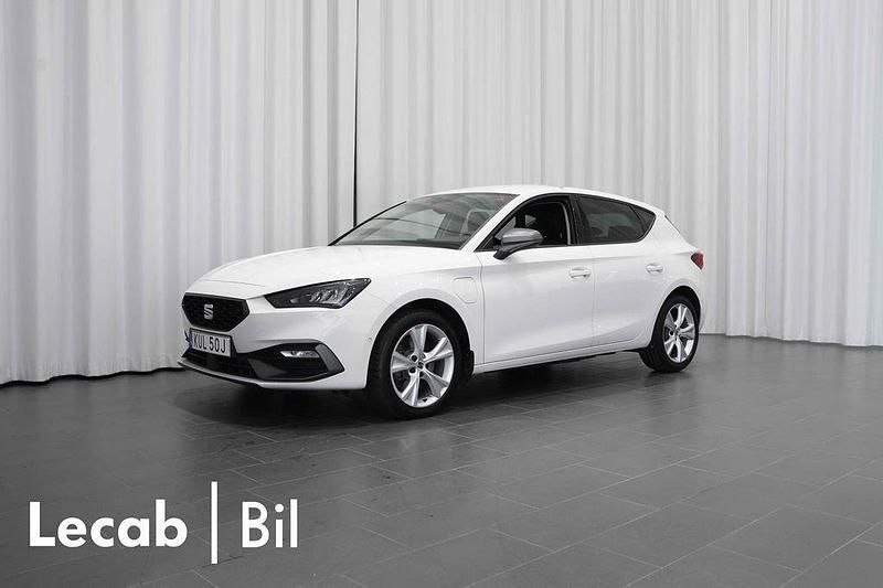 Vit Begagnad 2021 Seat Leon FR Kombi | 214 500 kr (Bra pris) - Bild 1/4