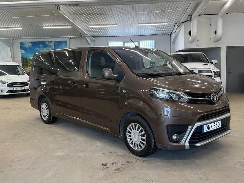 Begagnad Toyota Proace Verso 122 HK (89 kW) 2020 Brun Kombi
