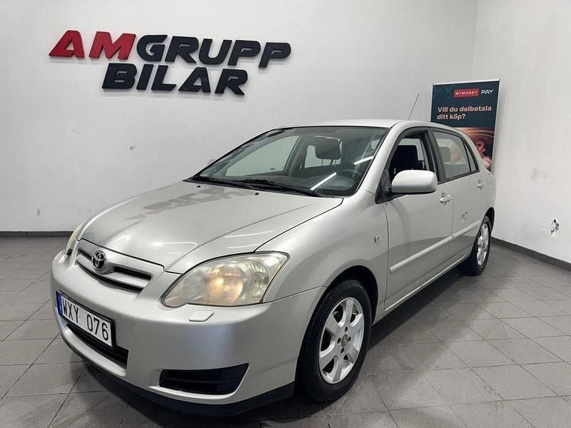 Silver Begagnad 2005 Toyota Corolla Halvkombi | 29 900 kr (Marknadspris) - Bild 1/4