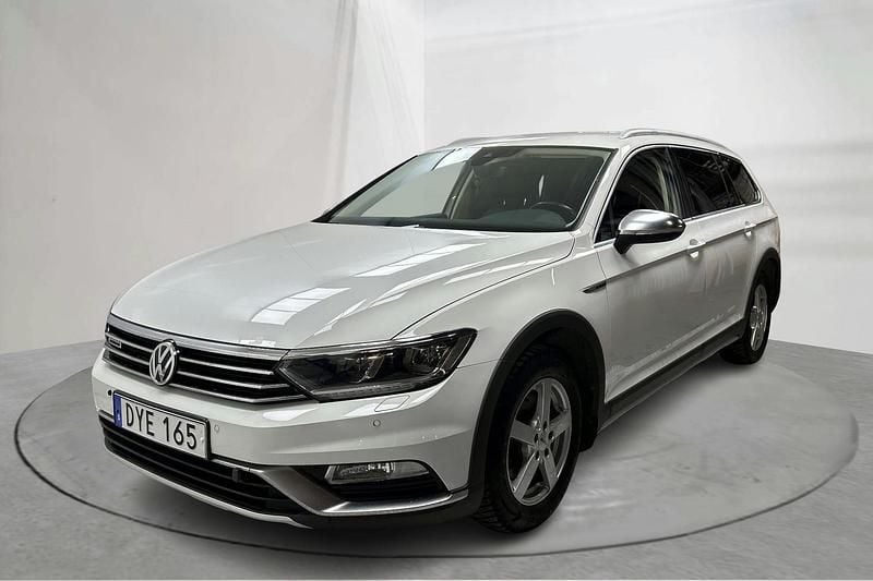 Vit Begagnad 2019 VW Passat Alltrack Executive Kombi | 289 000 kr (Marknadspris) - Bild 1/4