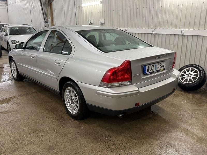 Begagnad Volvo S60 Business Edition 140 HK (102 kW) 2005 Ljusgrå (grå) Sedan