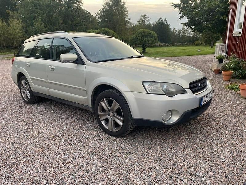 Begagnad Subaru Outback 245 HK (180 kW) 2004 Sedan