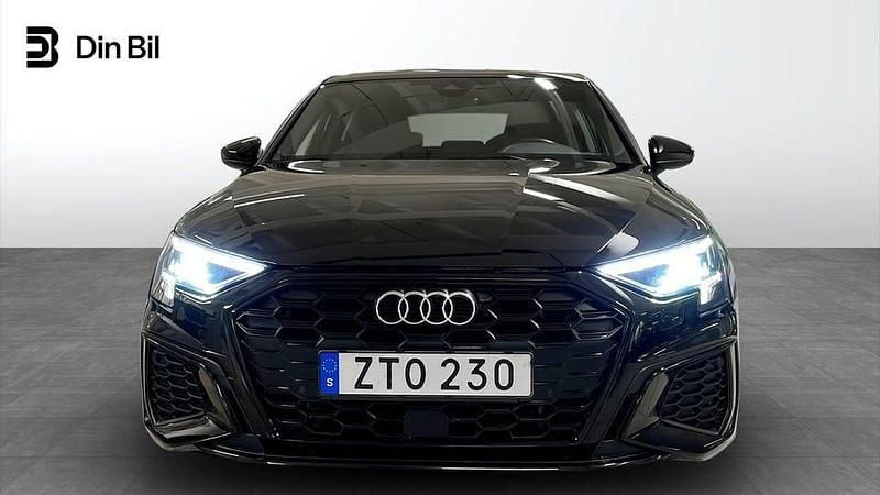 Begagnad Audi A3 S-Line 150 HK (110 kW) 2021 Mytsvart metallic Sedan
