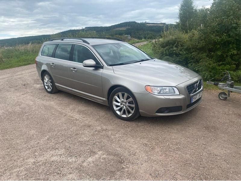 Brun Begagnad 2012 Volvo V70 Momentum Kombi | 69 000 kr (Bra pris) - Bild 1/4