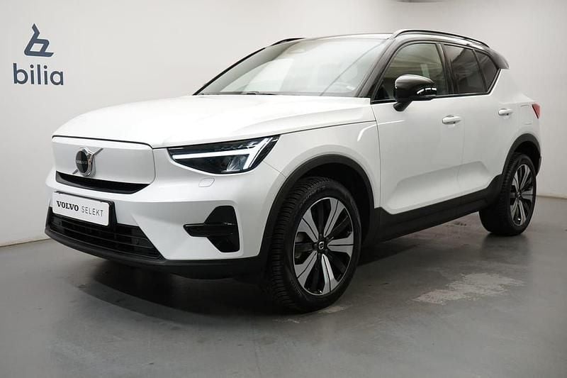 Vit Begagnad 2022 Volvo XC40 Core SUV | 349 900 kr - Bild 1/3