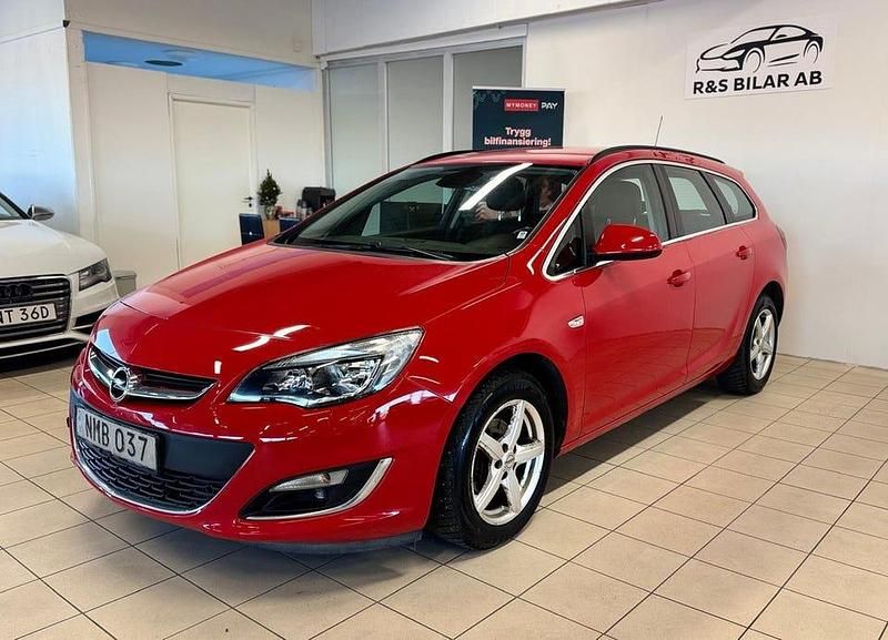 Begagnad Opel Astra Sport 140 HK (102 kW) 2014 Röd Kombi