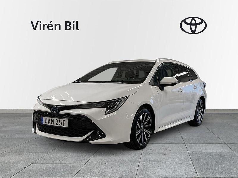 Vit Begagnad 2022 Toyota Corolla Style Kombi | 255 000 kr (Bra pris) - Bild 1/3