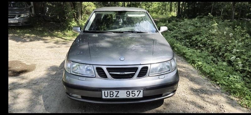 Grå Begagnad 2003 Saab 9-5 Linear Sedan | 13 900 kr (Bra pris) - Bild 1/4