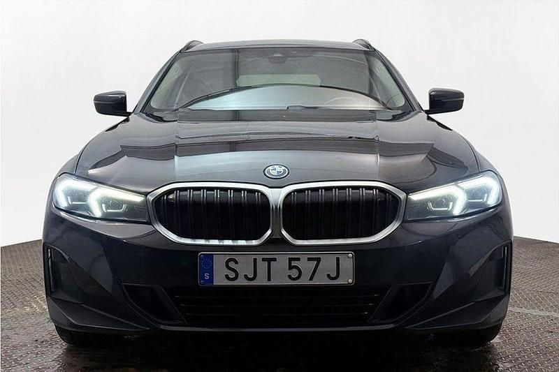 Begagnad BMW 330 292 HK (214 kW) 2023 Svart Kombi