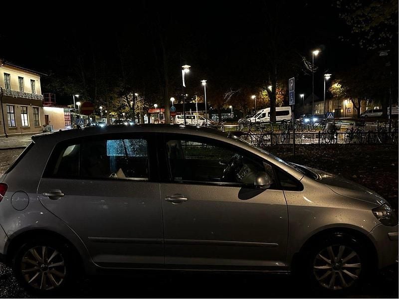 Silver Begagnad 2008 VW Golf Plus Cross Trendline Minibuss | 57 000 kr (Bra pris) - Bild 1/4