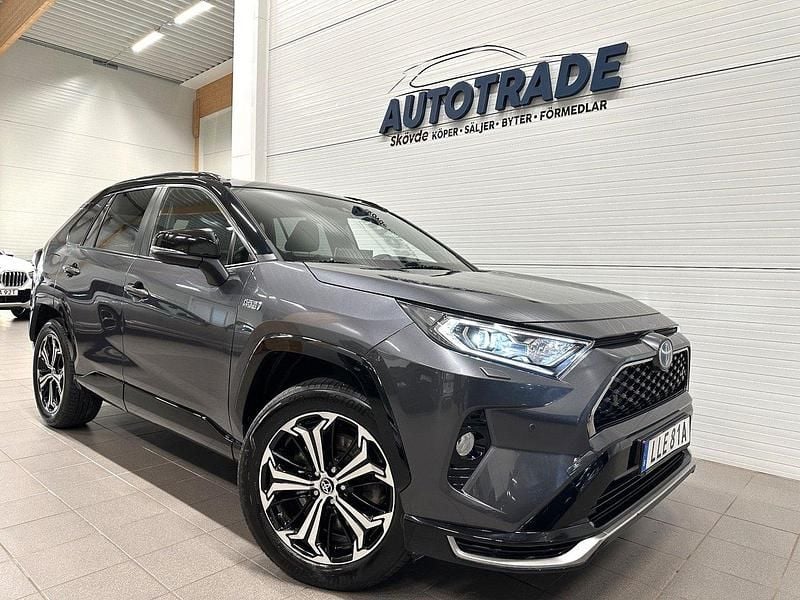 Grå Begagnad 2020 Toyota RAV4 Hybrid Style SUV | 377 900 kr (Marknadspris) - Bild 1/4
