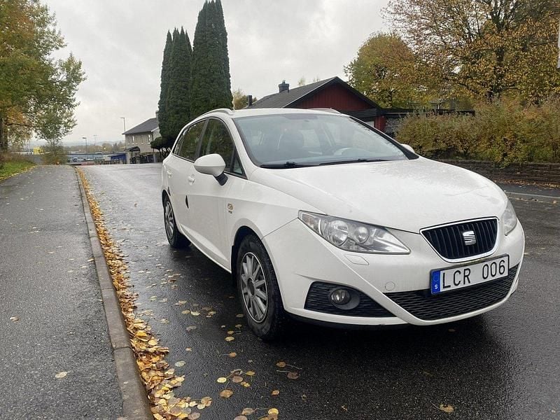 Vit Begagnad 2011 Seat Ibiza ST Style Kombi | 49 900 kr (Marknadspris) - Bild 1/4