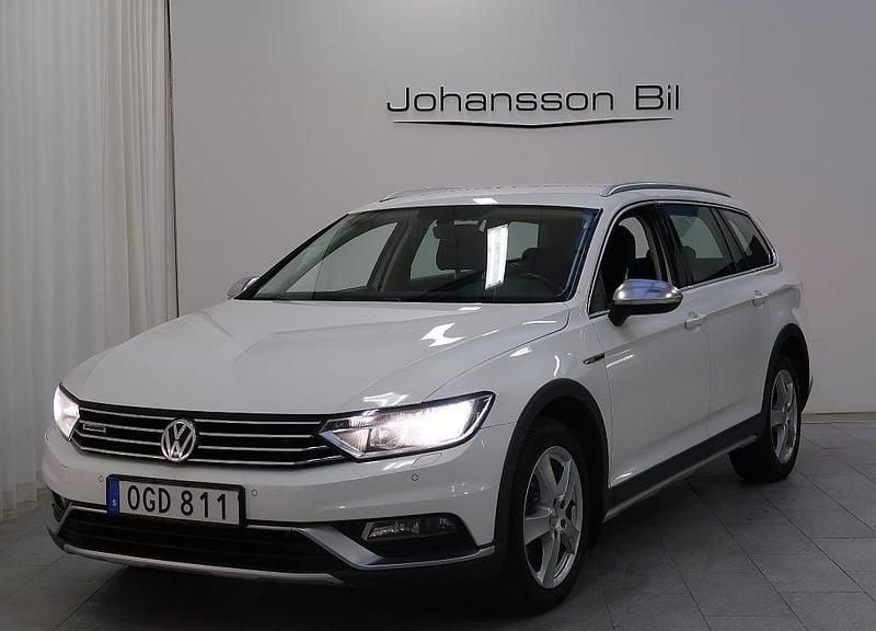 Vit Begagnad 2016 VW Passat Alltrack Kombi | 144 900 kr (Marknadspris) - Bild 1/4