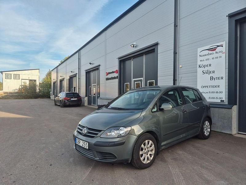 Grön Begagnad 2006 VW Golf Plus Cross Comfortline Minibuss | 37 900 kr (Marknadspris) - Bild 1/4