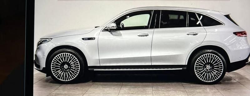 Begagnad Mercedes EQC400 300 kW (408 HK) 2021 Gray metallic SUV