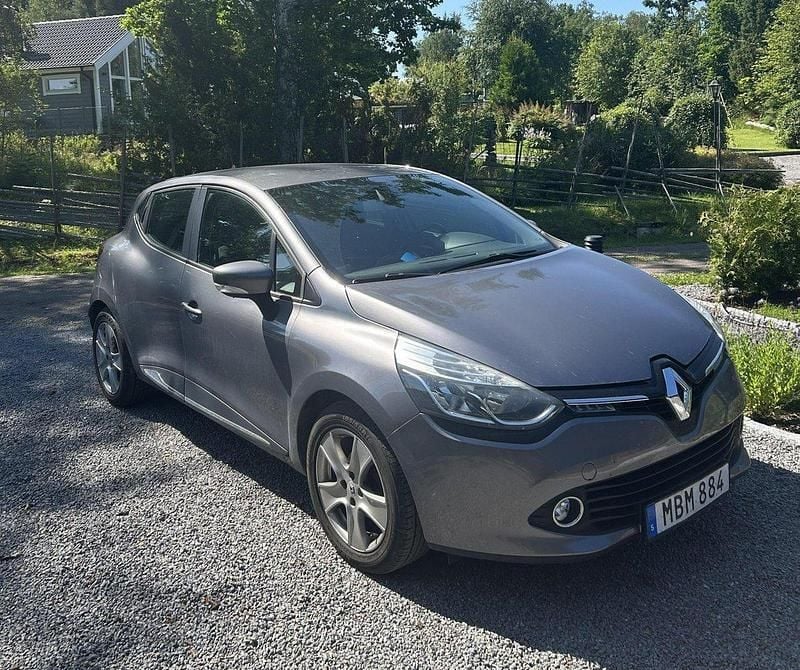 Grå Begagnad 2016 Renault Clio IV Halvkombi | 71 000 kr (Bra pris) - Bild 1/1