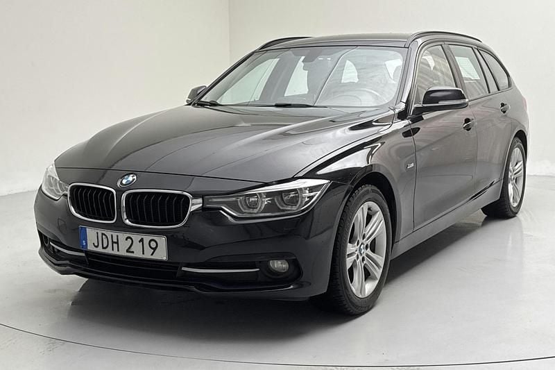 Svart Begagnad 2016 BMW 318 Sport Line Kombi | 144 000 kr (Marknadspris) - Bild 1/4