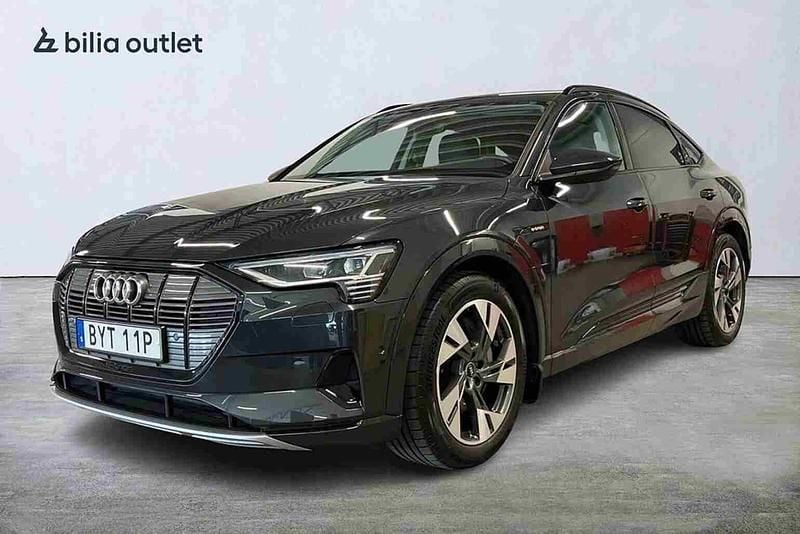 Mörkgrå Begagnad 2022 Audi e-tron Sportback SUV | 419 000 kr (Marknadspris) - Bild 1/1