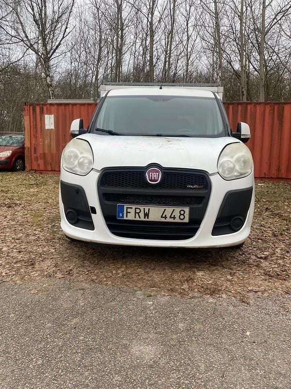 Begagnad Fiat Doblò 90 HK (66 kW) 2013 Minibuss