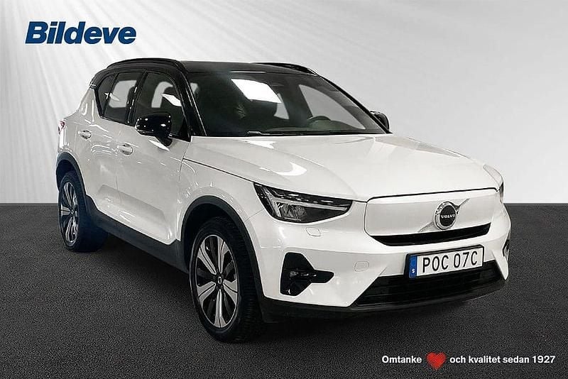 Vit Begagnad 2023 Volvo XC40 Plus SUV | 359 900 kr (Superpris) - Bild 1/4