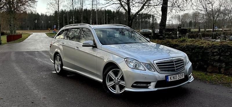 Silver Begagnad 2012 Mercedes E220 AMG Kombi | 89 000 kr (Bra pris) - Bild 1/4