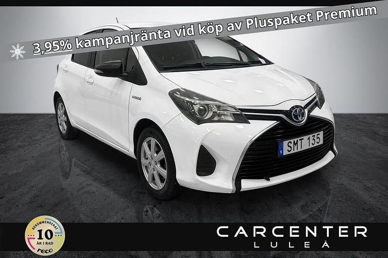 Vit Begagnad 2014 Toyota Yaris Hybrid Active Halvkombi | 119 900 kr (Marknadspris) - Bild 1/3