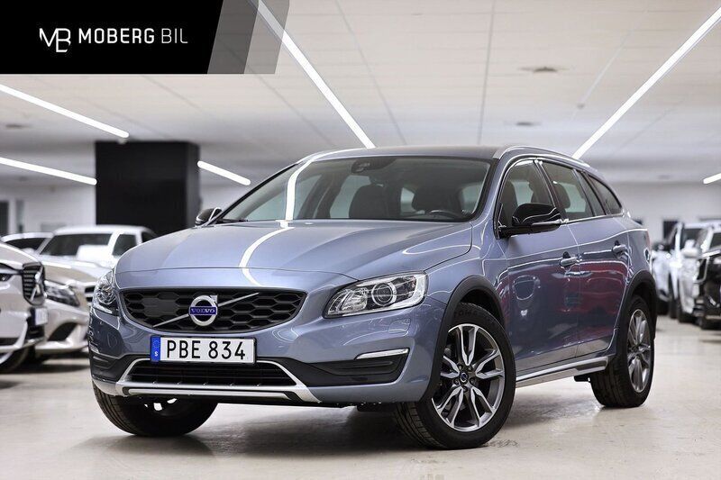 Ljusblå Begagnad 2016 Volvo V60 CC Summum Kombi | 184 900 kr (Bra pris) - Bild 1/3