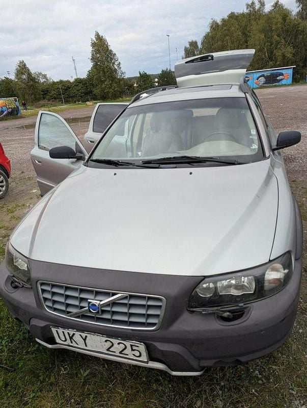 Grön Begagnad 2004 Volvo XC70 Business Edition SUV | 10 000 kr (Superpris) - Bild 1/4